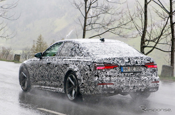 アウディ RS7 次期型と思われるプロトタイプ車両（スクープ写真）