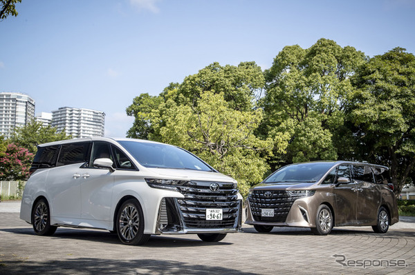 トヨタ ヴェルファイア（左）とアルファード（右）
