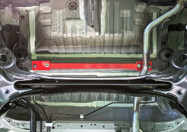 SUSTEC UNDER BRACE新型HONDA N-BOX（JF5）用実装例（リア）