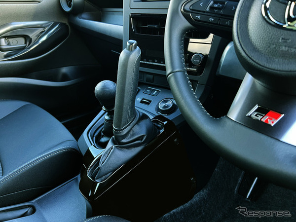 進化型GRヤリスのパーキングブレーキ