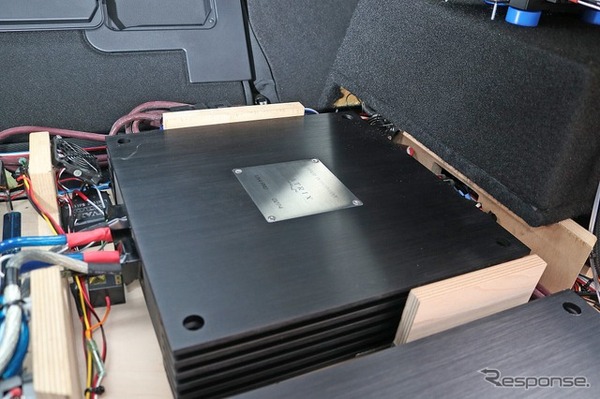 パワーアンプはMX4 PROを2台用いてすべてのスピーカーをドライブする贅沢なシステム。サウンドの統一感も高めた。
