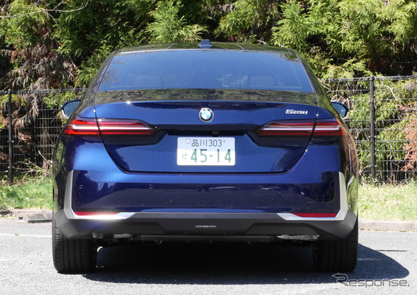 BMW 5シリーズ 新型（523i）