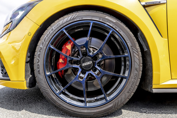 ルノーメガーヌ×ボルクレーシングG025　245/40R18