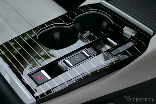 シトロエンC5 X HYPNOS PLUG-IN HYBRID