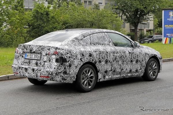BMW 2シリーズ・グランクーペ新型か改良新型のプロトタイプ