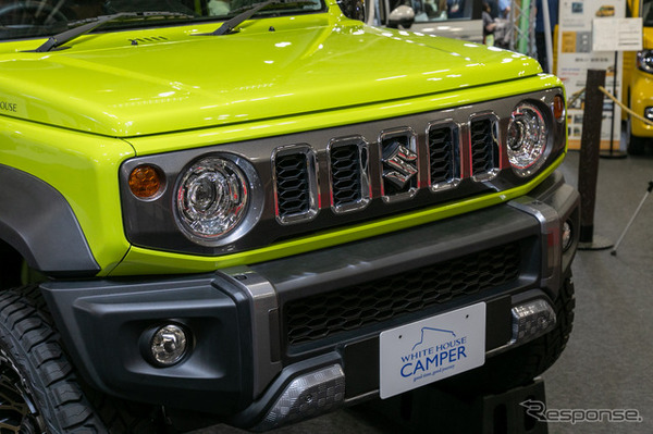 日本未発売の『ジムニーシエラ 5ドア』ポップアップルーフ付き車両が参考展示…東京キャンピングカーショー2024