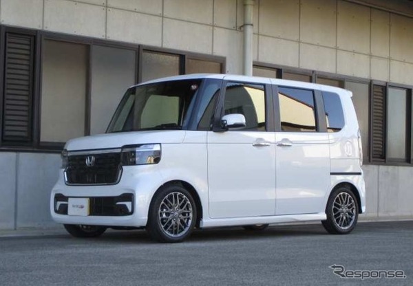 サステックプロZT40　N-BOXカスタム装着例（最下部：フロント 50mmダウン / リア 60mmダウン）