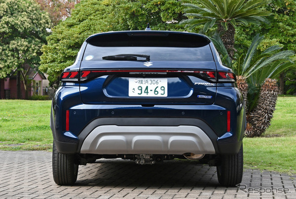 スズキ フロンクス（4WD）の真後ろスタイル。デファレンシャルケースが確認できる