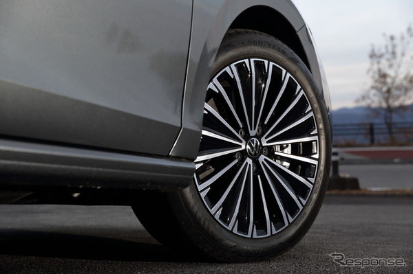 VW パサート 新型（eハイブリッド エレガンス）