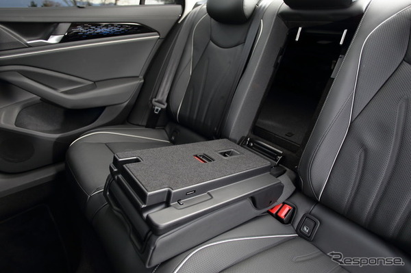 VW パサート 新型（eハイブリッド エレガンス）