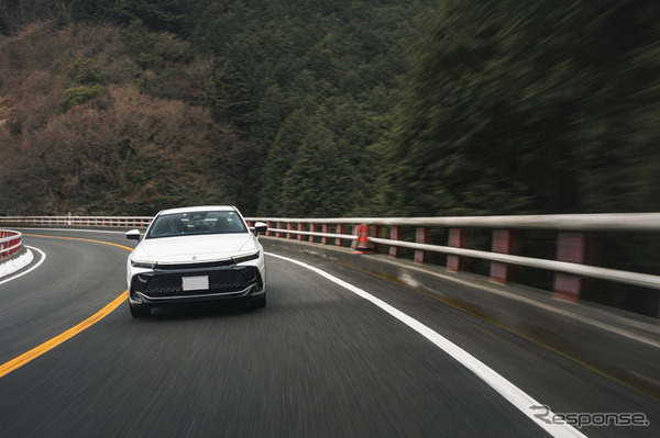 YOKOHAMA ADVANスポーツV107 × TOYOTA クラウンクロスオーバー