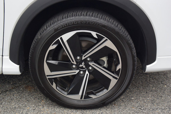 タイヤは225/55R18サイズのブリヂストン「エコピア H/L422 Plus」