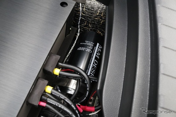 最上級のパワーアンプを最高の状態で駆動するために電源部の強化にも余念が無い。キャパにはM＆MデザインのCAP-5000を用いる。