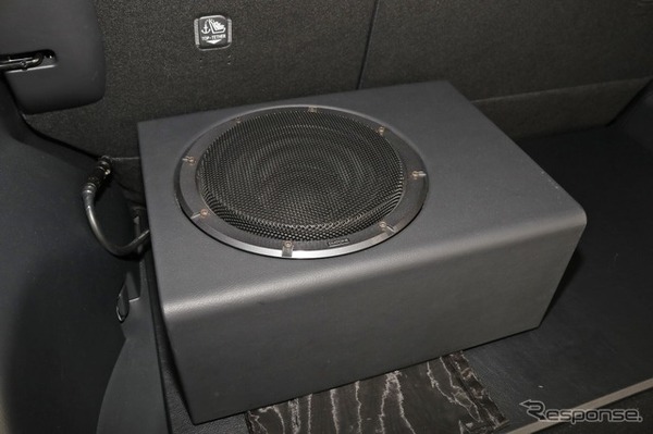 脱着可能なエンクロージャーに収められたのは、その速い低音からオーナーもお気に入りのダイヤトーン・SW-G50。