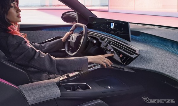 プジョー3008新型（ハイブリッド）