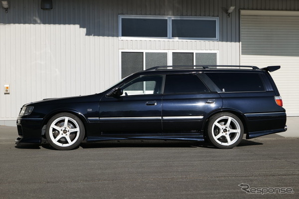 HKS ハイパーマックスS 日産・ステージア装着例 MT（出荷時車高・フロント：27mmダウン / リア：26mmダウン）