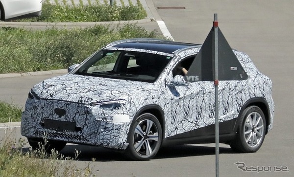 メルセデスベンツ GLA 次期型のプロトタイプ