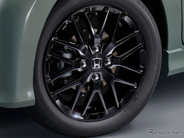 ホンダ N-WGN CUSTOM の BLACK STYLE