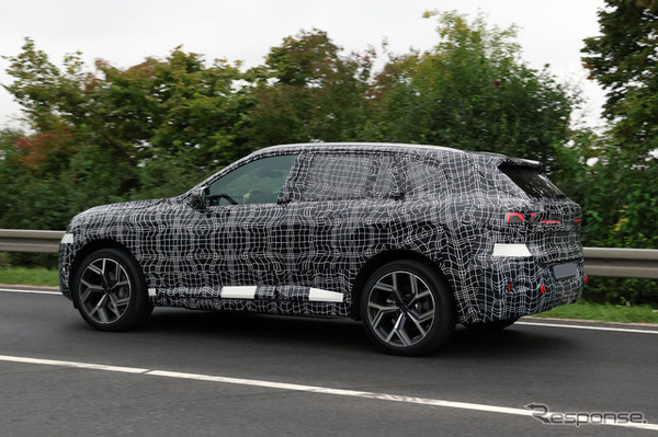BMW iX5 次世代型のプロトタイプ