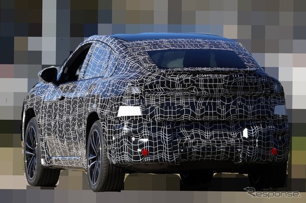 BMW iX4 市販型のプロトタイプ