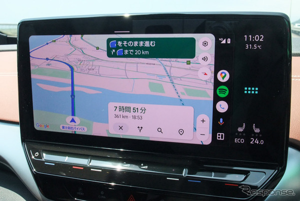 センタークラスタ上にディスプレイオーディオが標準で付く。ナビ機能はなく、スマホのカーコミュニケーションシステムと連携させる。