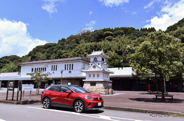 熊本・人吉駅前にて。肥薩線はコロナ騒動真っ最中の2020年豪雨以来運休のままだ。