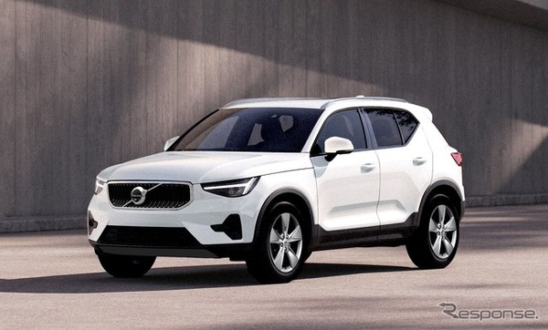 ボルボ XC40 Essential B3 Selection