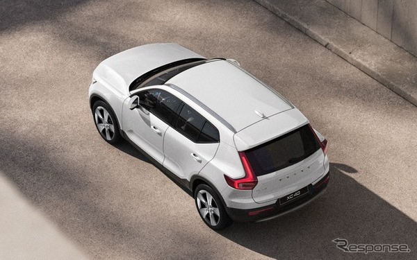 ボルボ XC40 Essential B3 Selection