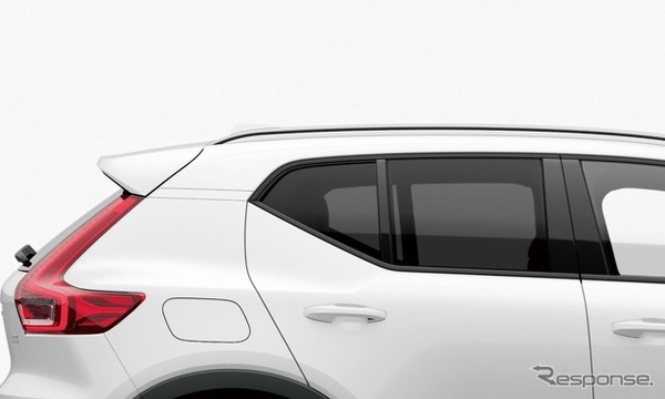 ボルボ XC40 Essential B3 Selection