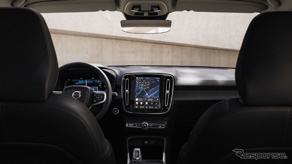 ボルボ XC40 Essential B3 Selection