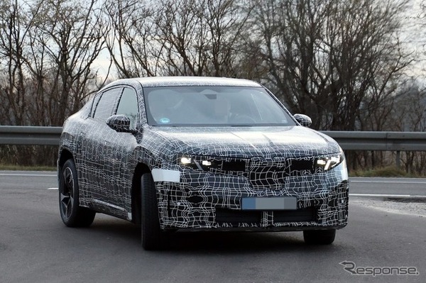 BMW iX4 市販型のプロトタイプ