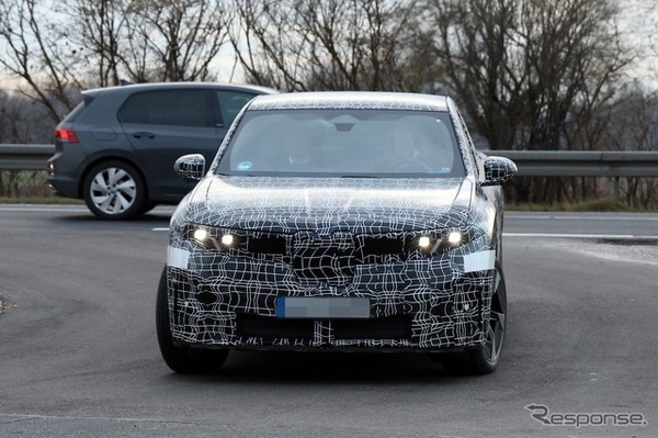 BMW iX4 市販型のプロトタイプ