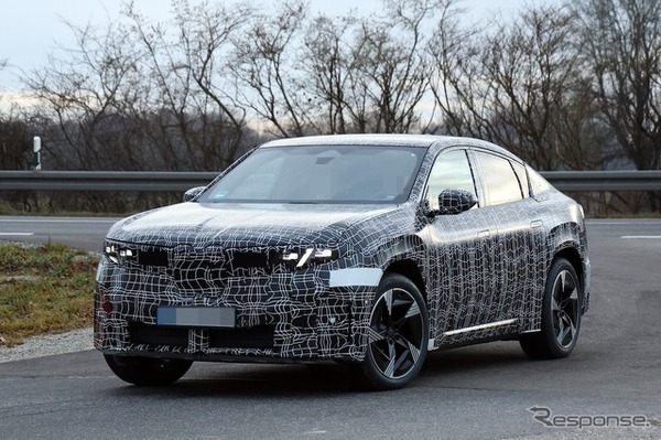 BMW iX4 市販型のプロトタイプ