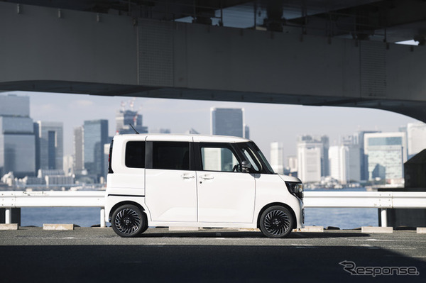 日産『ルークス AUTECH LINE』