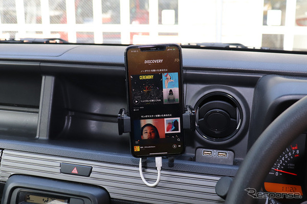 「スマホ」が音楽プレーヤーとして使われている様子。