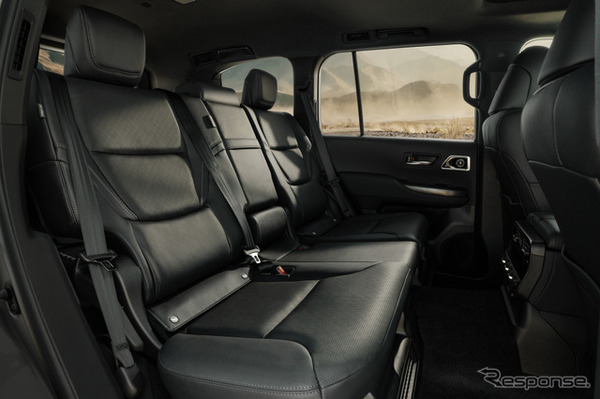トヨタ・ランドクルーザー300 ハイブリッド（欧州仕様）