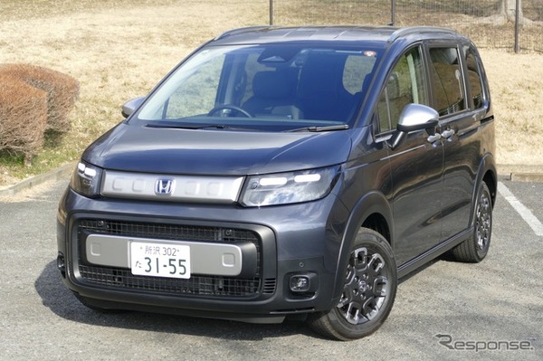 ホンダ フリード e:HEVクロスター・4WD