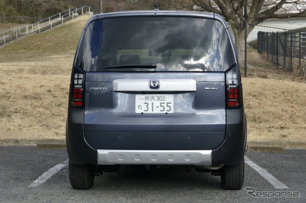 ホンダ フリード e:HEVクロスター・4WD