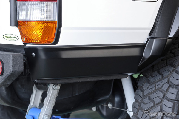 4x4エンジニアリングのリアサイドガーニッシュエンドプラス