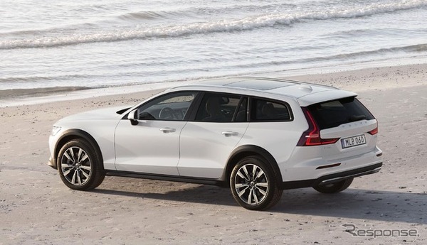 ボルボ V60クロスカントリー ウルトラ B5 AWD クラシックエディション