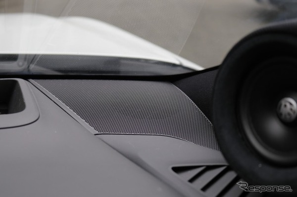 フロント2ウェイでスタートしたシステムは3ウェイ化、さらにはダッシュにミッドハイを取り付けて4ウェイシステムを完成させた。