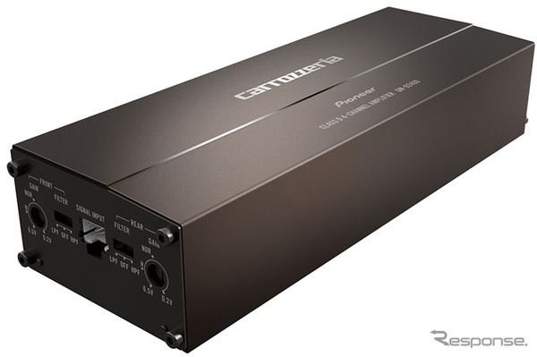 「D級外部パワーアンプ」の一例（カロッツェリア・GM-D2400）。