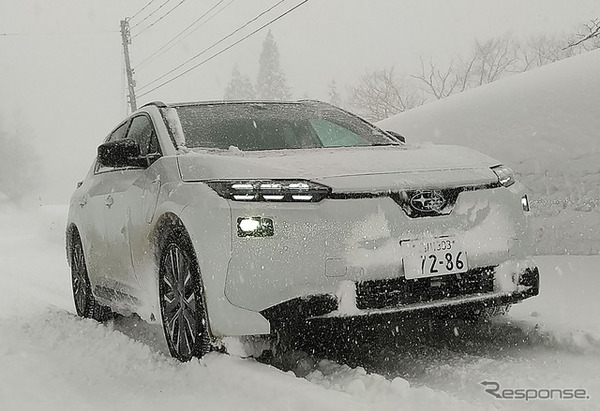 スバル・ソルテラAWD「ET-HS」のフロントビュー。昨年大幅な性能向上と110万円の値下げが行われ、商品力が向上した