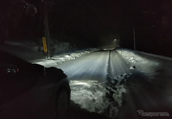 山形の川西から福島の喜多方への抜け道を走行中。路上積雪深は場所によっては20cmを越え、ラッセルを要することもしばしばだった