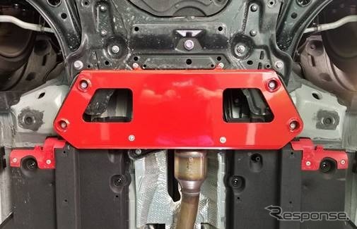 タナベ サステック・アンダーブレース　GRヤリスRCグレード・18インチパッケージ装着例