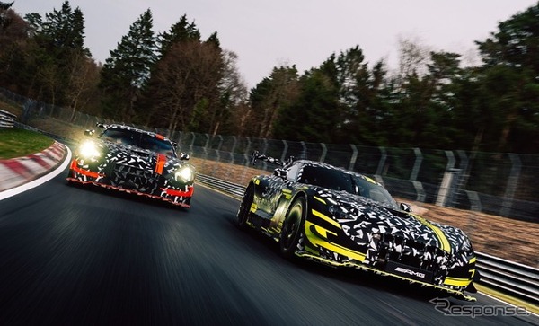 メルセデスAMG『GTブラックシリーズ』（右）とGT3次期型のプロトタイプ