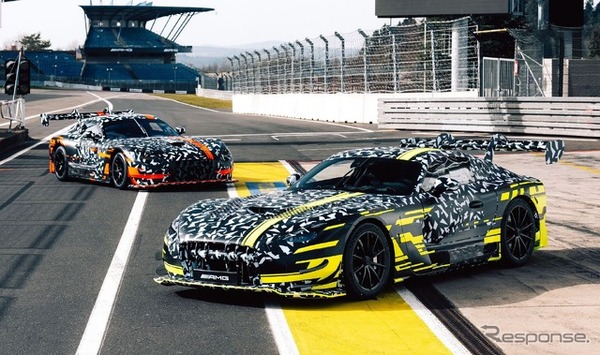 メルセデスAMG『GTブラックシリーズ』（右）とGT3次期型のプロトタイプ