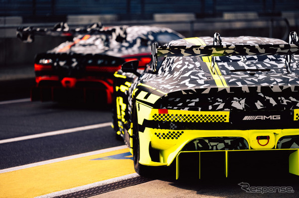 メルセデスAMG『GTブラックシリーズ』（右）とGT3次期型のプロトタイプ