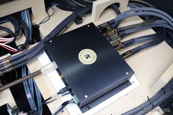 DSPのクオリティ、サウンドのち密さにこだわる小栗さんが選んだユニットはリゾルトのM-DSPだった。