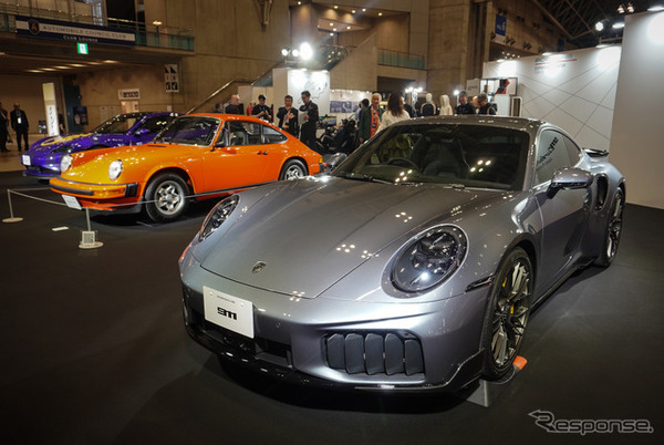 1976年式のポルシェ911と、911ターボS 新型（オートモビルカウンシル2026）